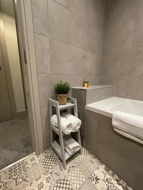 Spectacular 2 Bedroom Balcony Sea View Flat Скарборо Екстер'єр фото